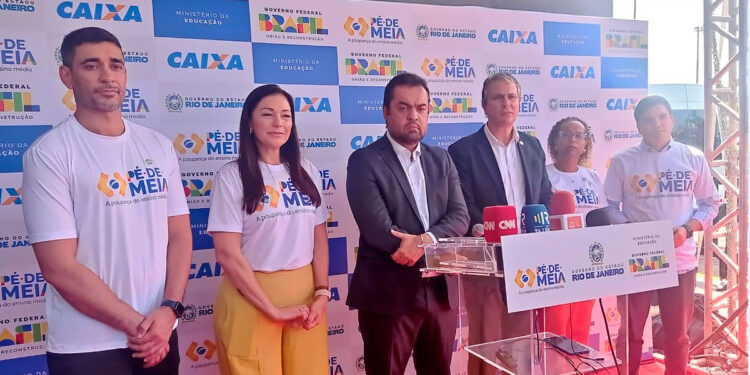 Rio de Janeiro oficializa participação no programa Pé-de-meia.