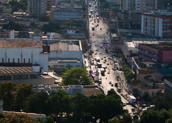 Polícia Militar inicia operação após tiroteio em comunidades da Zona Norte.