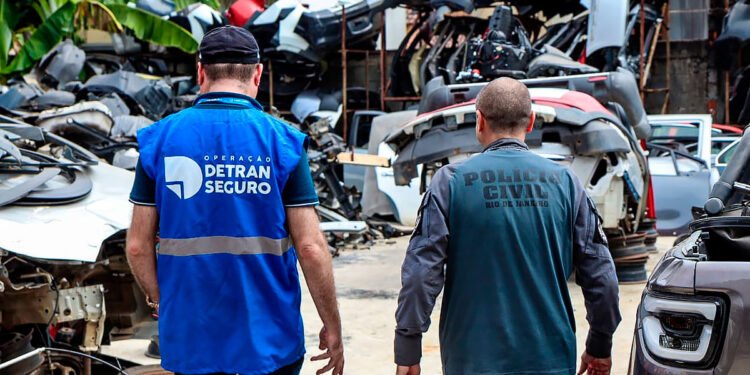 Operação Desmonte fecha dois ferros-velhos em Campo Grande, Zona Oeste do Rio.