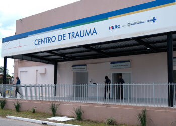 Governador Castro inaugura o Centro de Trauma do Estado do Rio e aumenta o número de leitos de CTI em Araruama.