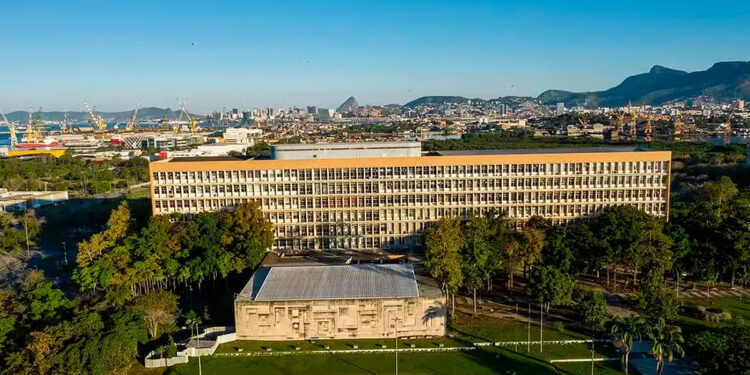 Apesar das greves em outras universidades federais,professores da UFRJ optaram por não iniciar a paralisação.