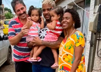 Jovem que resgatou família de enchente recebe Medalha Tiradentes nesta quarta.