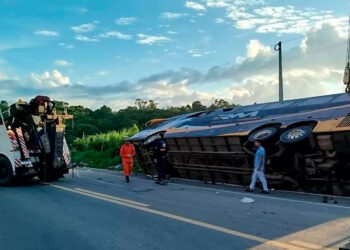 Tragédia com ônibus de turismo do Rio deixa 9 mortos e 22 feridos na Bahia.