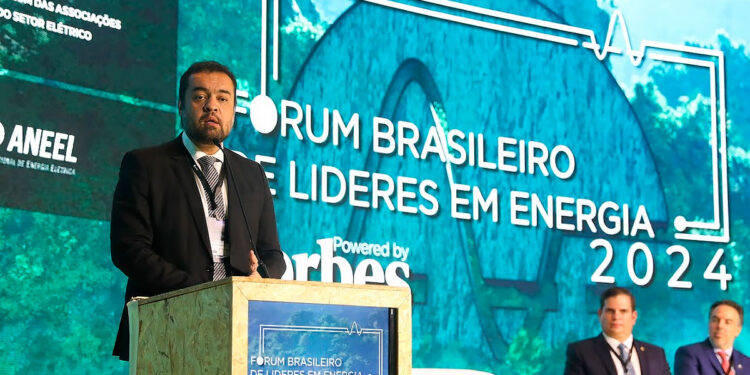 Durante a abertura do fórum, Castro ressaltou a criação da Política Estadual de Transição do Estado.