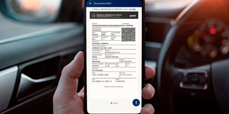 O Detran-RJ retoma a cobrança pela emissão do CRLV digital.