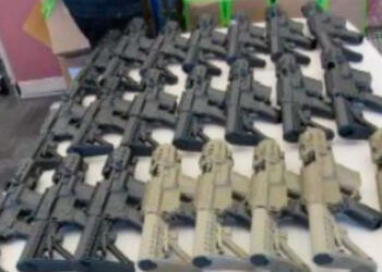 Polícia Federal deflagrou uma operação que visa desarticular o tráfico internacional que fornece drogas para facções criminosas e milícias