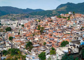 Morro dos Macacos volta a ser palco de tiroteio intenso.