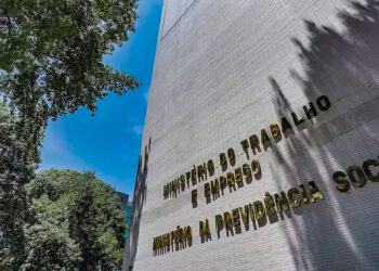 Falha no sistema da Previdência Social resulta emlaudos médicos com o termo ‘blá-blá-blá’.