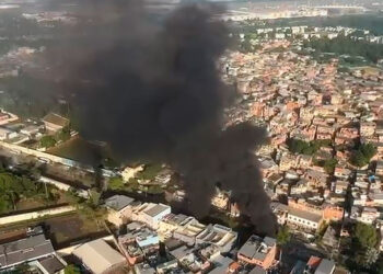 Operação resulta em tiroteio e barricadas em chamas na Ilha do Governador.