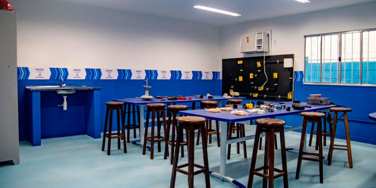 Nova unidade da Faetec em Nilópolis oferece cursos profissionalizantes.