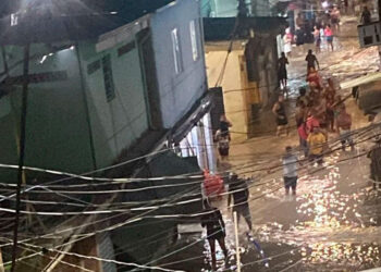 Adutora se Rompe e Causa Danos na Comunidade do Muquiço, Zona Norte.