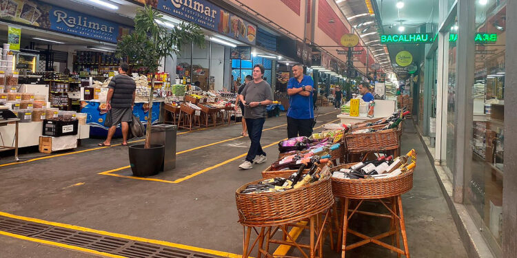 Cadeg celebra o Dia das Mães com flores, moda e sorteio de brinde.
