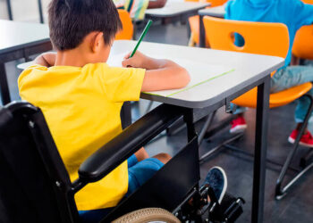 Responsáveis por crianças com deficiência poderão tirar férias no recesso escolar.