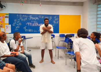 Poética na Escola – Slam: escola municipal do Rio recebe oficina de slam.