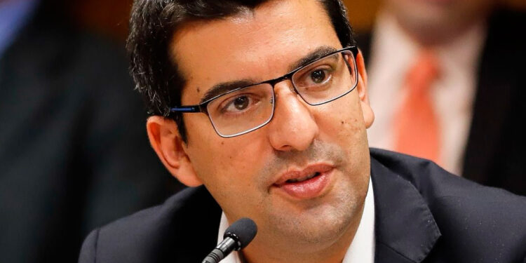 Deputado Marcelo Queiroz convoca audiência pública para discussão de medidas contra responsáveis por mortes de animais em pet shop no RS.