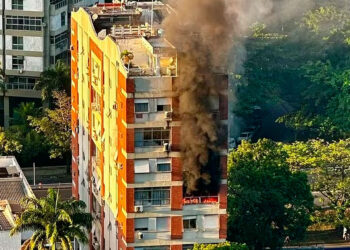 Incêndio atinge edifício em São Conrado.