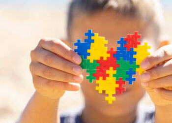 Pessoas com autismo poderão entrar em qualquer estabelecimento com alimentos e utensílios próprios.