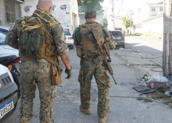 Complexo da Maré enfrenta segundo dia consecutivo de operação policial.