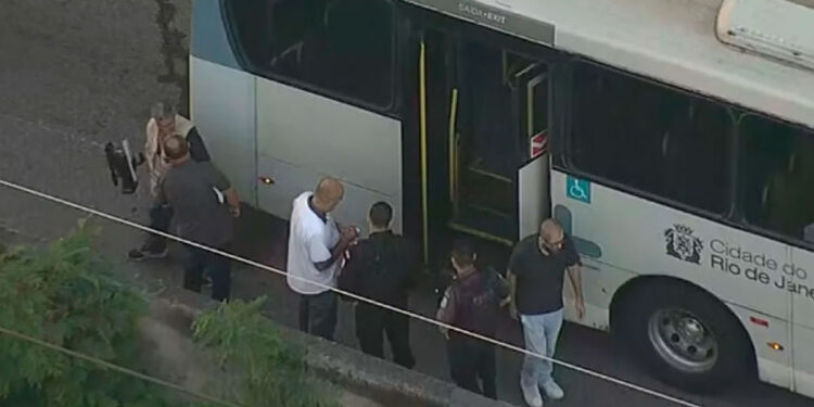 Confronto em tentativa de assalto na Linha Amarela deixa dois mortos e um ferido.