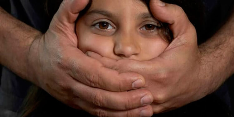 Violência contra crianças aumenta 173% nos últimos três anos no Rio.