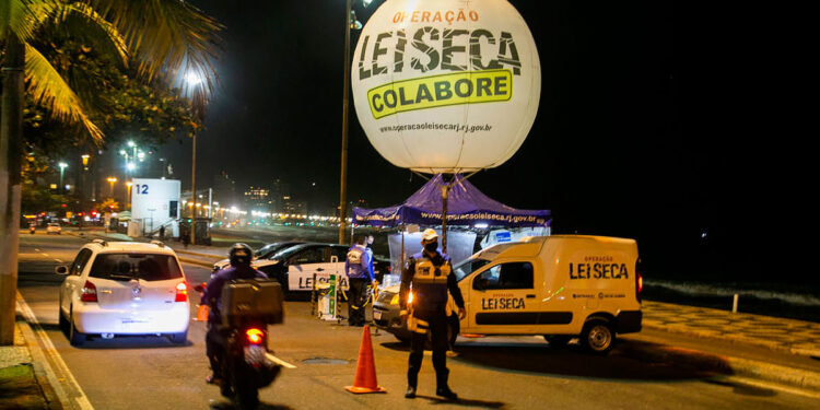 Em 16 anos, Lei Seca abordou mais de 2,5 milhões de motoristas no RJ.