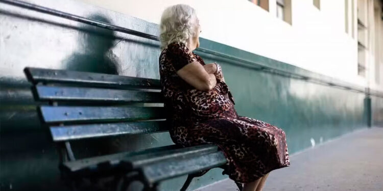 Justiça do Rio prepara nova vara para crimes financeiros contra idosos, em resposta ao aumento de casos.