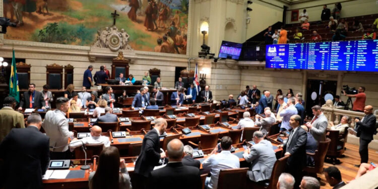 Vereadores aprovam incentivo à criação de nova Bolsa de Valores no Rio.