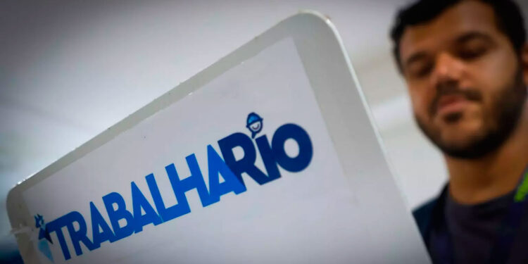 O Trabalha Rio cadastra interessados em retornar ao mercado e jovens em busca de oportunidade. Reprodução: Roberto Moreyra/SMTE.