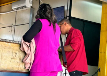 Falsa Terapeuta é Flagrada Atendendo Crianças com Autismo na Baixada