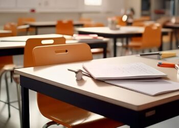 Pesquisa divulgada pelo IBGE aponta que 5,4% dos alunos brasileiros abandonaram as salas de aula no último ano