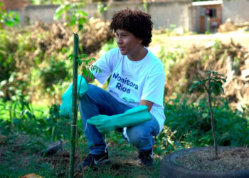 Estudantes da Baixada Fluminense monitoram qualidade da água dos rios que abastecem o Guandu