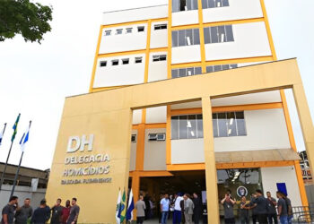 Mãe é detida após morte acidental da filha por disparo de arma de fogo