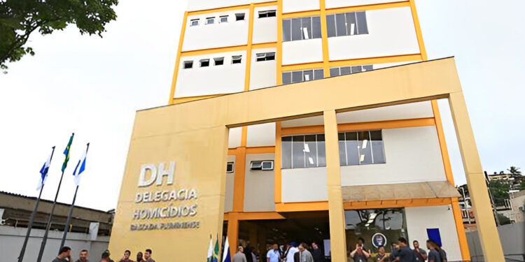 Mãe é detida após morte acidental da filha por disparo de arma de fogo