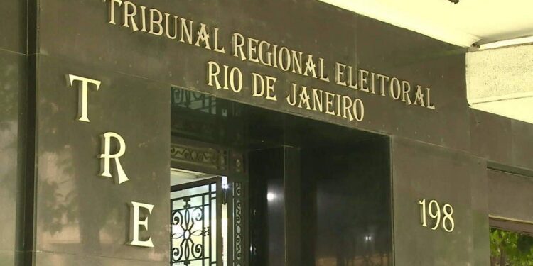 Justiça notifica prefeito reeleito por abuso de poder econômico