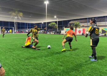 Copa Itaguaí de Futebol Feminino começa com praça lotada