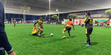 Copa Itaguaí de Futebol Feminino começa com praça lotada