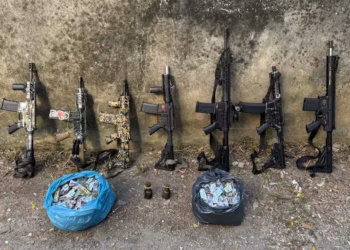 Polícia Militar apreende 10 fuzis na capital e RJ
