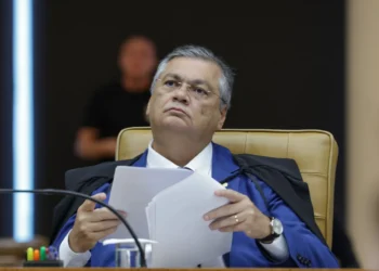 Dino cancela ida ao Gilmarpalooza após sofrer fratura no seu pé