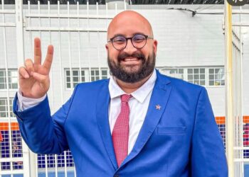 Vereador Professor Castelano propõe lei que pode dar mais transparência à fila do SISREG em Queimados