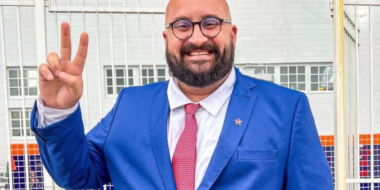Vereador Professor Castelano propõe lei que pode dar mais transparência à fila do SISREG em Queimados