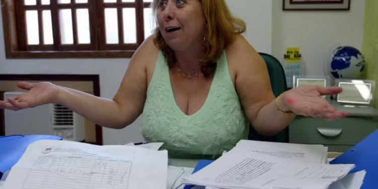 Ex-prefeita de Magé, Núbia Cozzolino é condenada a mais de 87 anos de prisão por fraudes em documentos judiciais