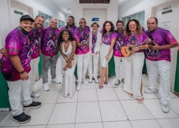 Mangueira escolhe o samba número 3 e avança ao carnaval