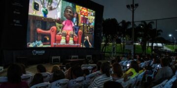 Queimados recebe cinema gratuito ao ar livre com 17 curtas nacionais