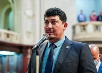 TRE-RJ barra candidatura de Vandro Família