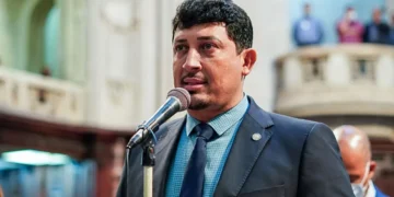 TRE-RJ barra candidatura de Vandro Família