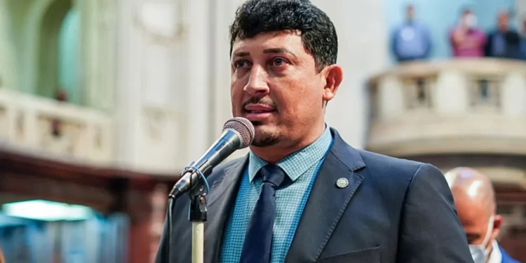 TRE-RJ barra candidatura de Vandro Família