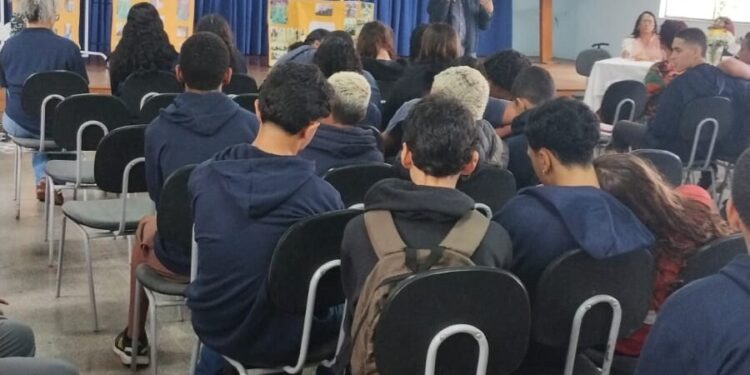 Escolas da rede municipal de Nova Friburgo iniciam projetos pedagógicos e mostras culturais de incentivo à leitura