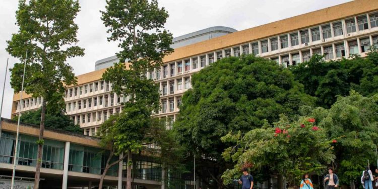 PF investiga suspeita de fraude em concurso da UFRJ