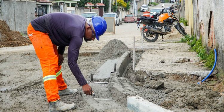 São Gonçalo avança com obras em 66 vias do Complexo do Salgueiro