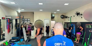 Fiscalização do CREF1 encontra leiga conduzindo musculação em Japeri